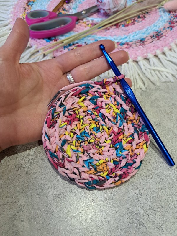 Как начать вязать коврик крючком