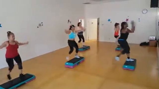 Let's Step It Up ! 
11:30am Sunday Cardio Step,Dance &Sculpt . With @trinarockstarwellness

@RockSt