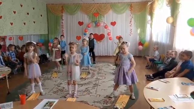 Старшая группа. Танец с колосками смотреть онлайн