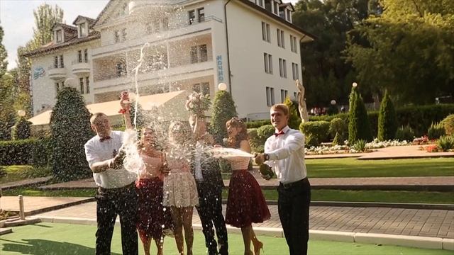 Свадьба Макса и Юлии. Шок! Жених сорвал платье с невесты прямо посреди первого танца! смотреть онлайн