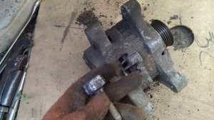 Как снять генератор на Citroën Berlingo 1.9d.