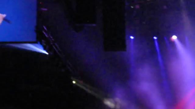 Usher Kicked in the Face: "Love 'Em All" & "Trading Places" - Madison Square Garden NYC 12/13/10 смотреть онлайн