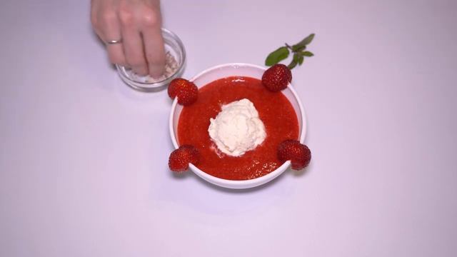 КЛУБНИЧНЫЙ СУП за 5 минут! ДЕСЕРТ С КЛУБНИКОЙ - Простой рецепт