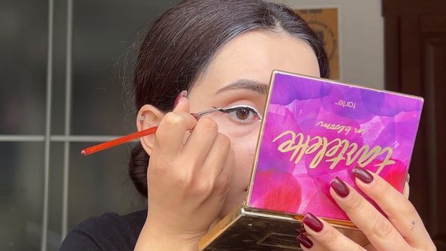 МАКИЯЖ С БЕЛЫМИ СТРЕЛКАМИ смотреть онлайн