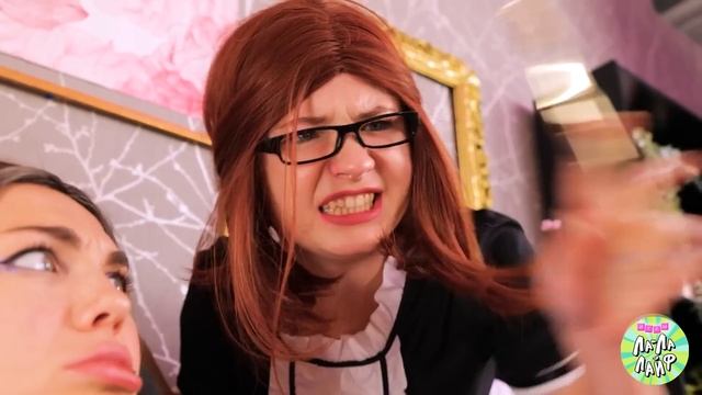 НЕВЕРОЯТНОЕ ПРЕОБРАЖЕНИЕ БОГАТОЙ ДЕВУШКИ! БЬЮТИ-ЛАЙФХАКИ И ГАДЖЕТЫ УЭНСДЕЙ от Ла-Ла Лайф Игры смотреть онлайн