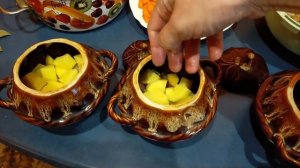 картошка с мясом, грибами и сырной корочкой в горшочке!