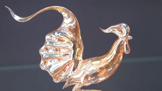 Видео-экскурсия по выставке мастера-стеклодува - Ю. Леньшина «Волшебные сказки из хрусталя». смотреть онлайн