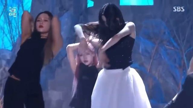 Le Sserafim’s Iconic Intro With Opera Yunjin And Ballet Kazuha @SBS Gayo Daejun 2022