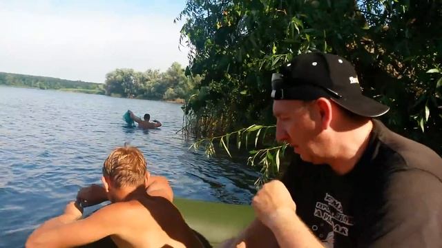 Рось, ребята пытаются ловить раков. смотреть онлайн