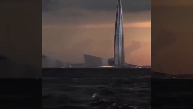 Лахта-центр в вечернюю грозу, Санкт-Перебург смотреть онлайн