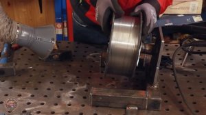 Простейшее устройство для экономии сварочной проволоки своими руками / Полуавтомат #сварка