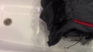 Чем стирать и пропитывать мембрану? Как стирать мембранную одежду?