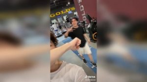 Парень из Села,Вылетаю из такси, Боже как же я красив!ТИК ТОК