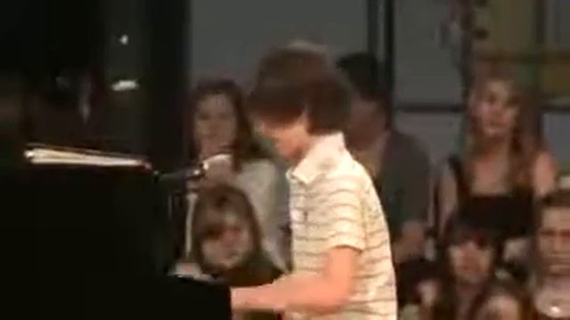12 лет, а как поет смотреть онлайн