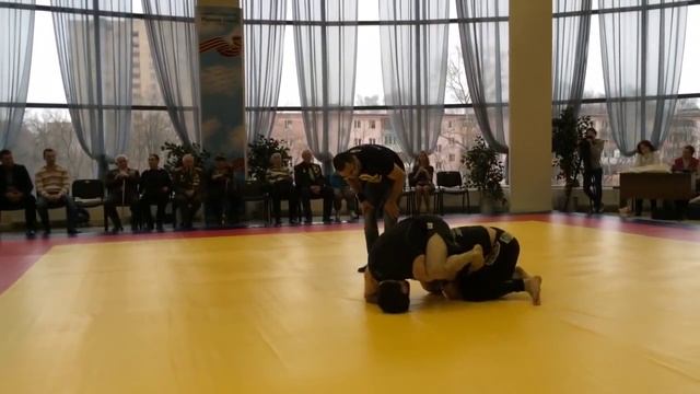 Чемпион мира бросает обвивом и прогибом смотреть онлайн