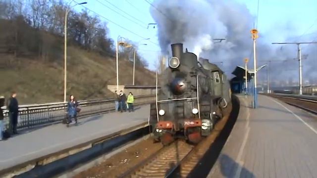 Ретро паровоз прибывает на Ж/Д станцию Выдубычи -2013. смотреть онлайн