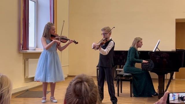 Andante  Й.Гайдн (Исп. Вандервельд Марк и Шапошникова Вероника )