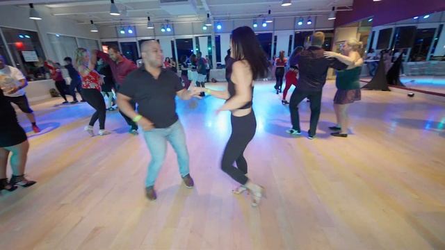 Al & Keuna Salsa dance at Black Mamba's Salsa and Bachata Social смотреть онлайн