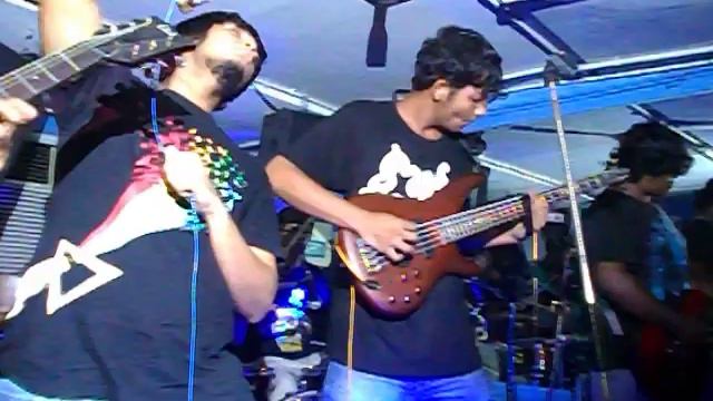 Burnout Syndrome Performing In Pit Pub Round. смотреть онлайн