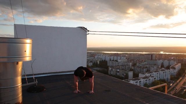 Тренировка на открытом воздухе: крыша смотреть онлайн