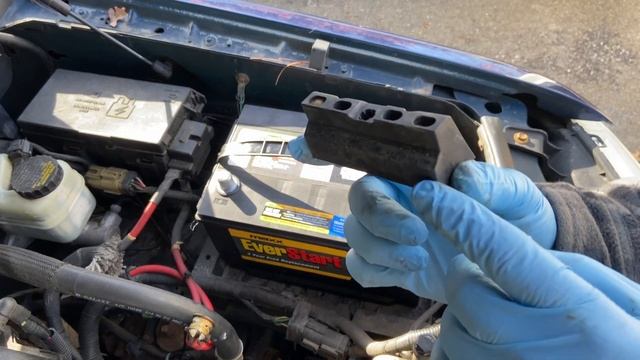 How To Replace The Battery 2006-2010 Ford Explorer смотреть онлайн