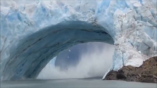 Les images impressionnantes de l'effondrement d'un glacier en Argentine смотреть онлайн