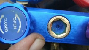 как залить масло в компрессор кондиционера комбайна.#автокондиционер