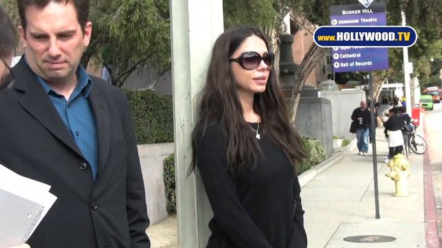 Oksana and Mel Gibson Leave the Courthouse смотреть онлайн