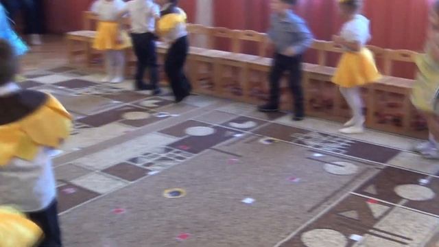 Общий танец на осеннем утреннике "Тучка" (4-5 лет) в детском саду смотреть онлайн
