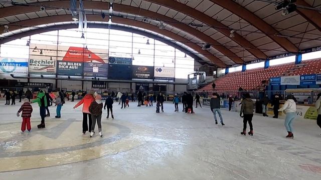 Влог - Катаемся На Коньках - Ледовая Арена - Семейное Видео смотреть онлайн