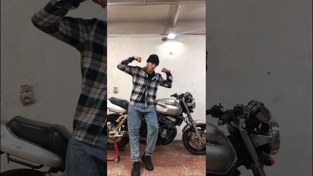 Как правильно тормозить на мотоцикле! Как накачаться к лету) смотреть онлайн
