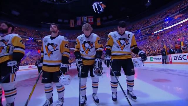 Faith Hill & Tim McGraw hype up Smashville with anthem and rally towels смотреть онлайн