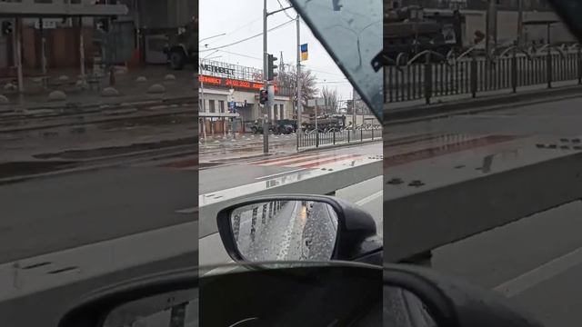 24 февраля 2022, время 10 утра по Москве. 

Хохлы завозят танки на 