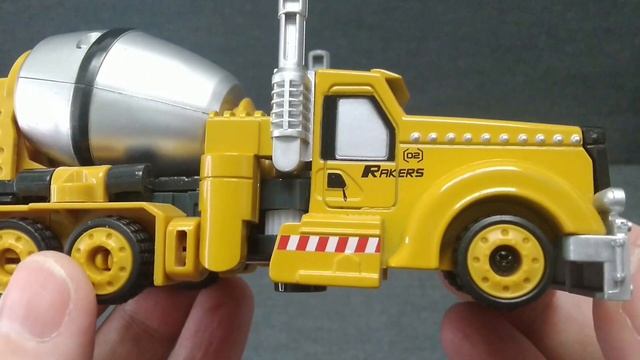 Обзор трансформера - 02 - Rakers - Hero Dinba - Dissolution Master - KY80305-02. Музей Р-ТФ. смотреть онлайн