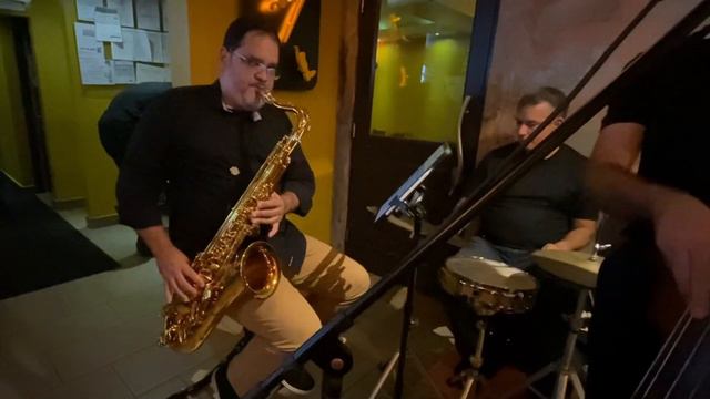 Selmer Supreme - Turnaround смотреть онлайн