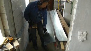 Как согнуть оцинкованный металл, оцинковку и сделать конек на крышу  своими руками.