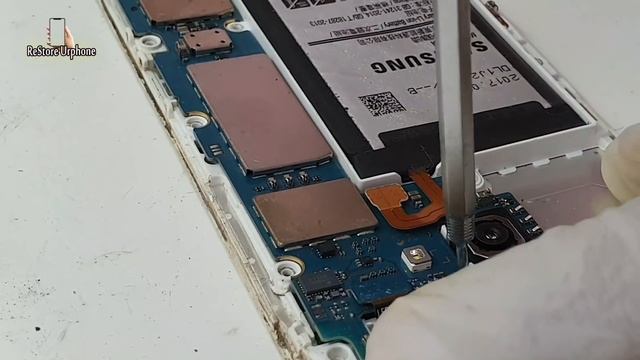 Restoring Broken Samsung Galaxy J5 prime | Looking a lots of broken phones in trash смотреть онлайн