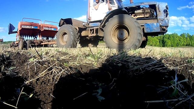 Посев пшеницы Т-150К Agrator 5400 & К-700А Agrator 7300 смотреть онлайн