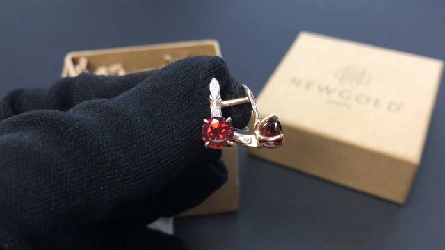 !Серьги 2319 из красного золота 585 пробы с гранатами и фианитами смотреть онлайн