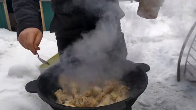 вкуснейшие голени с картошкой в казане на костре смотреть онлайн