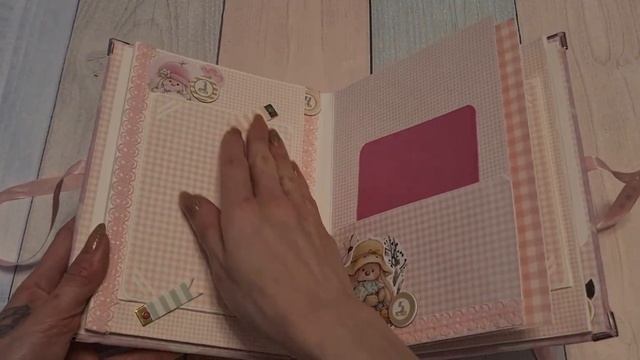 Небольшой альбом первого года жизни для девочки 