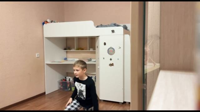 Вратарирую на воротах. Пытаюсь не пропустить не один гол. смотреть онлайн