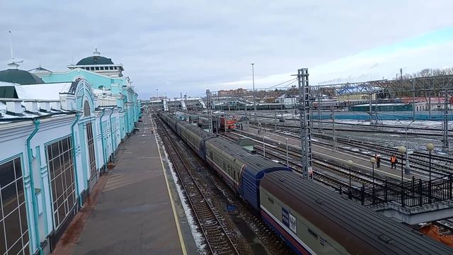 ЭД4МК-0152 сообщением Омск-Иртышское + ЭП2К-083 с поездом №11 Владивосток-Самара. смотреть онлайн