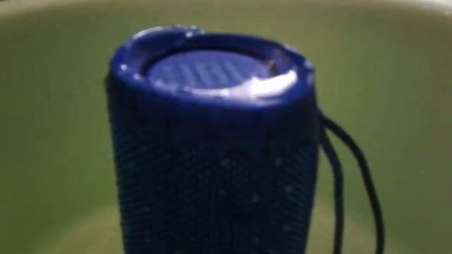 Утопил колонку JBL Flip 4!!! Шок она жива!!! КАК??? смотреть онлайн