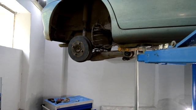 Замена сайлентблоков задней балки, без снятия балки на автомобиле Toyota FunCargo, Vitz Platz смотреть онлайн