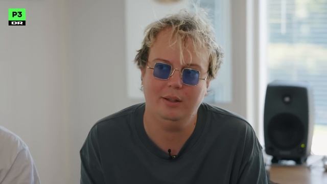 Bag om 'Smugryger' med Andreas Odbjerg - årets sax-hit?! смотреть онлайн
