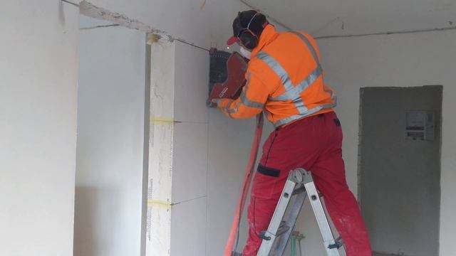 резка бетона Hilti DCH 300