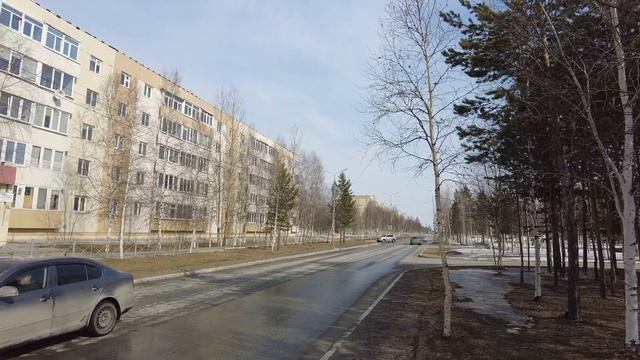 Когалым. У памятника Виталию Шмидту, Степану Повху. Улица Мира, улица Степана Повха. Апрель 2021 г. смотреть онлайн