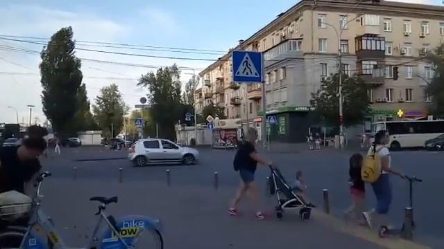 7_ уличная проповедь (21.07.22) возле метро Дарница. смотреть онлайн