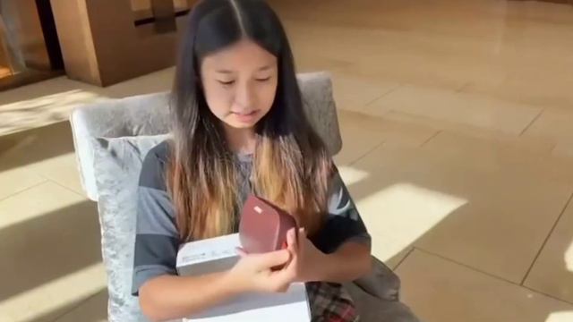 Celine Tam Received Bluetooth Speaker from BOSE! Get Yours Now смотреть онлайн